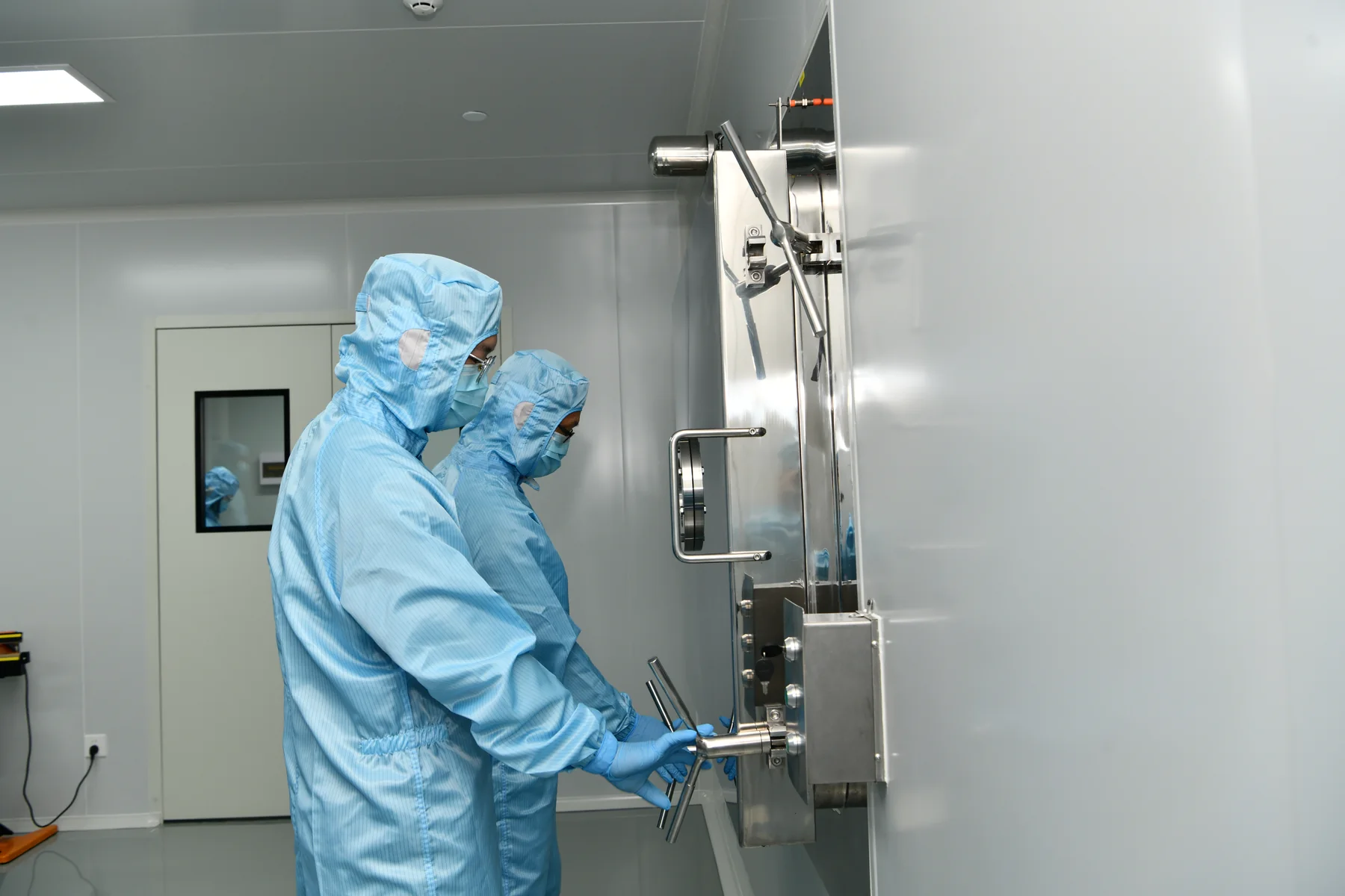 Cleanroom fill and finish operations at the production facility